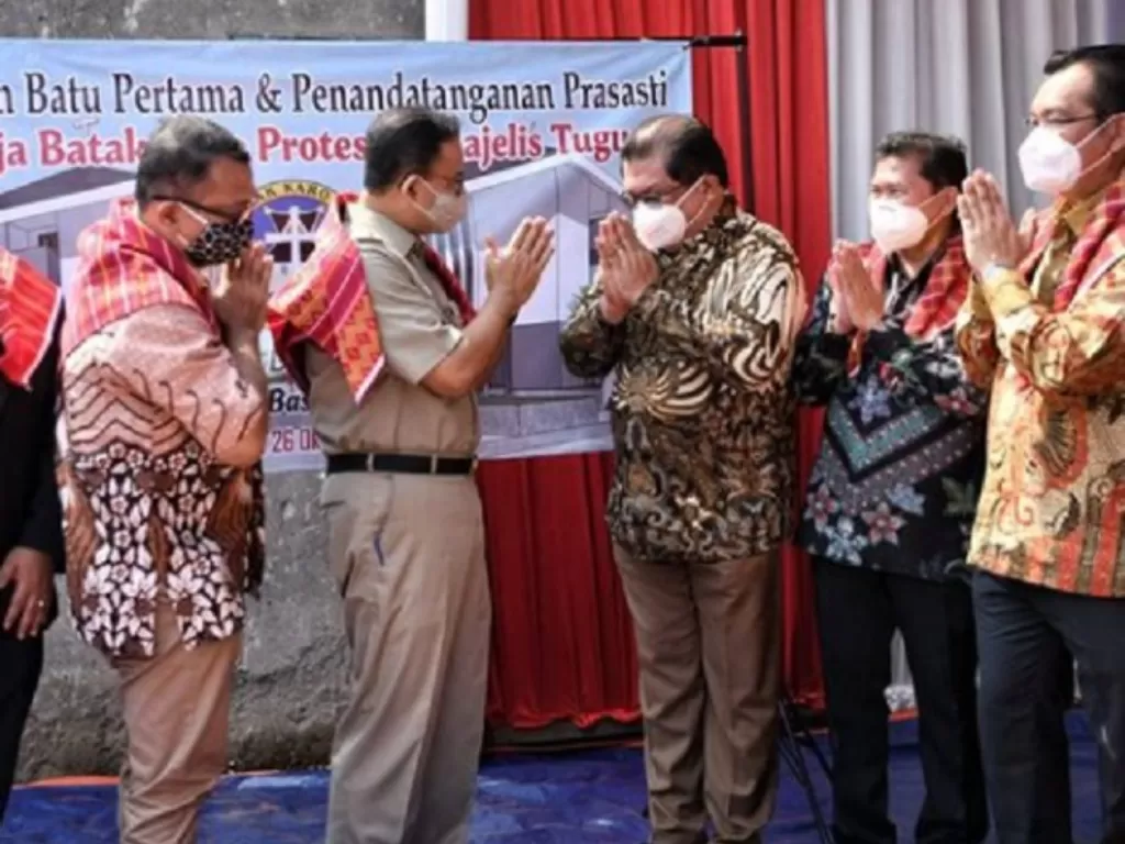 Gubernur DKI Jakarta Anies Baswedan menghadiri peletakan batu pertama pembangunan Gereja Batak Karo Protestan (GBKP) Tugu, Jakarta Utara. (Instagram/@aniesbaswedan)