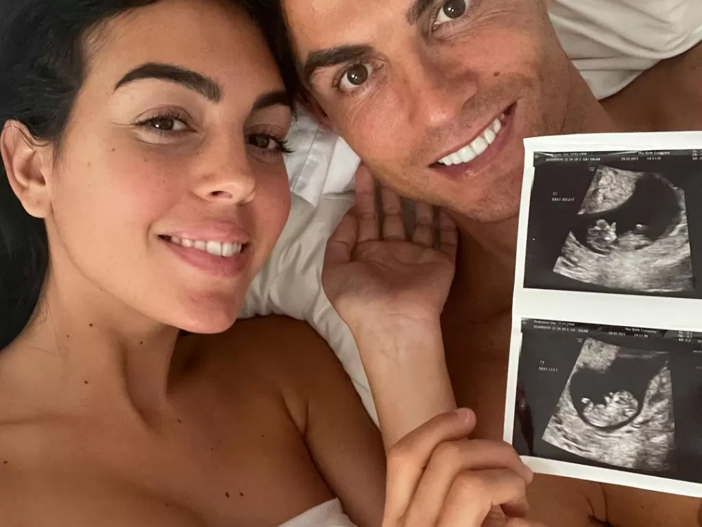 Ronaldo dan Georgina umumkan tengah menantikan anak kembar (Instagram/@cristiano).