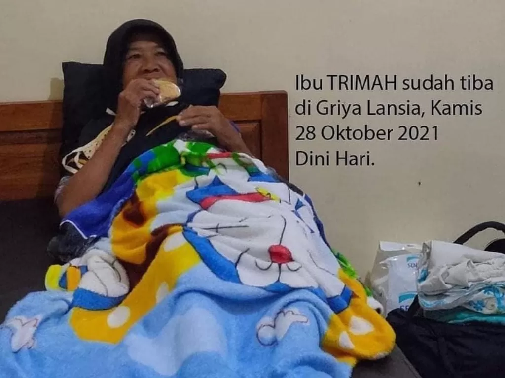 Ibu Trimah ditelantarkan anaknya ke panti jompo (Instagram/malangdonasi)