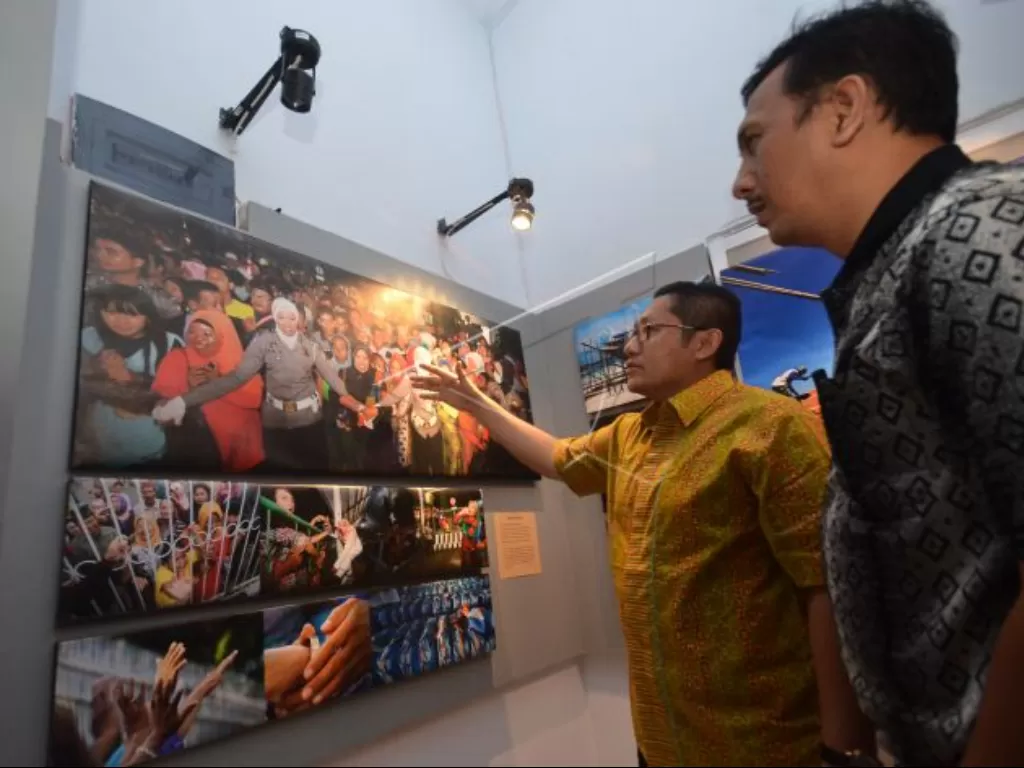 Mantan Ketua Umum DPP Partai Demokrat Anas Urbaningrum (kiri) bersama Gede Pasek Suardika (kanan). (ANTARA FOTO/Dewi Fajriani)