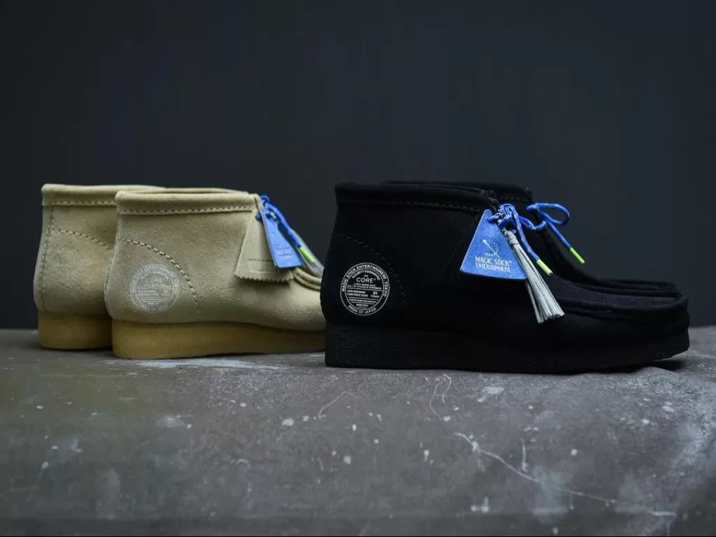 Tampilan produk sepatu buatan Clarks Original dan MAGIC STICKS. (photo/Instagram/@magicstick_tyo)