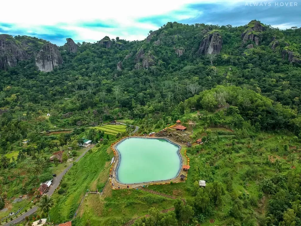 Penampakan Gunung Api Purba di Desa Nglanggeran, Kecamatan Patuk, Gunungkidul. (Instagram @yusuf_swnd)