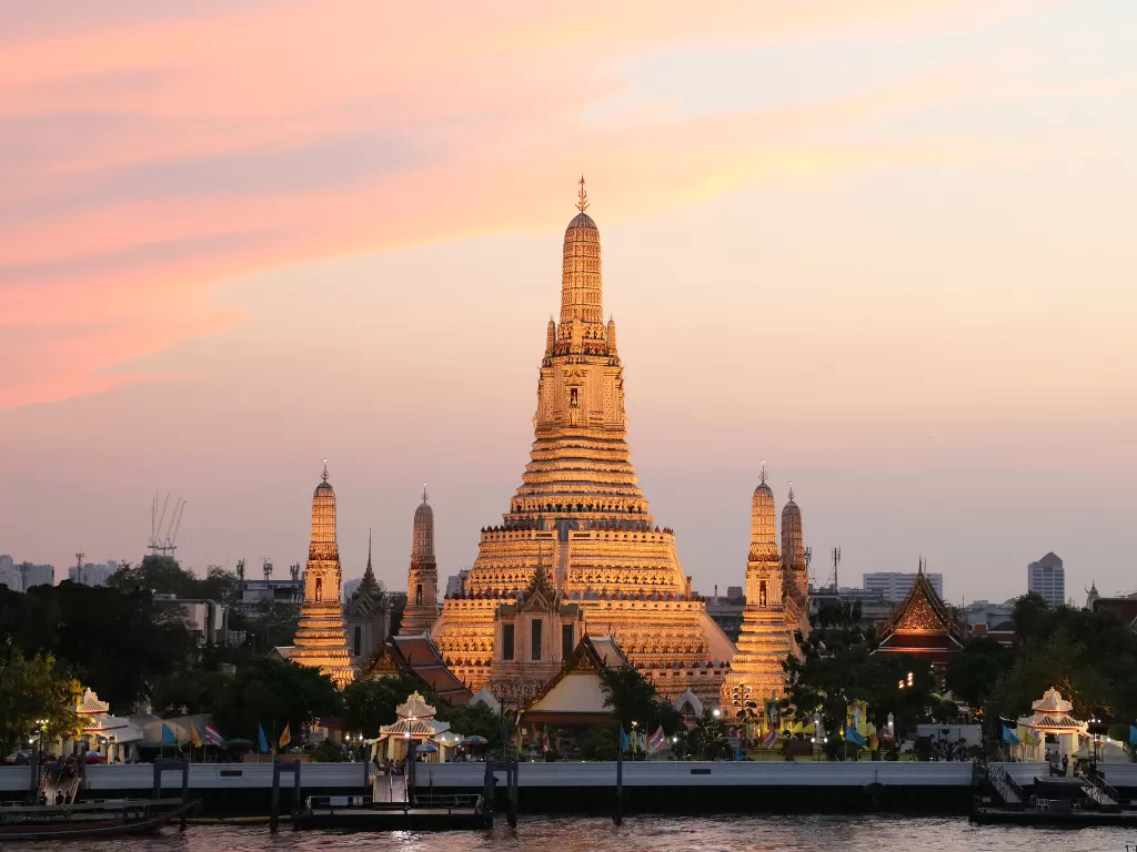 Bangunan Wat Arun yang merupakan salah satu objek wisata di Bangkok, Thailand (Pixabay)
