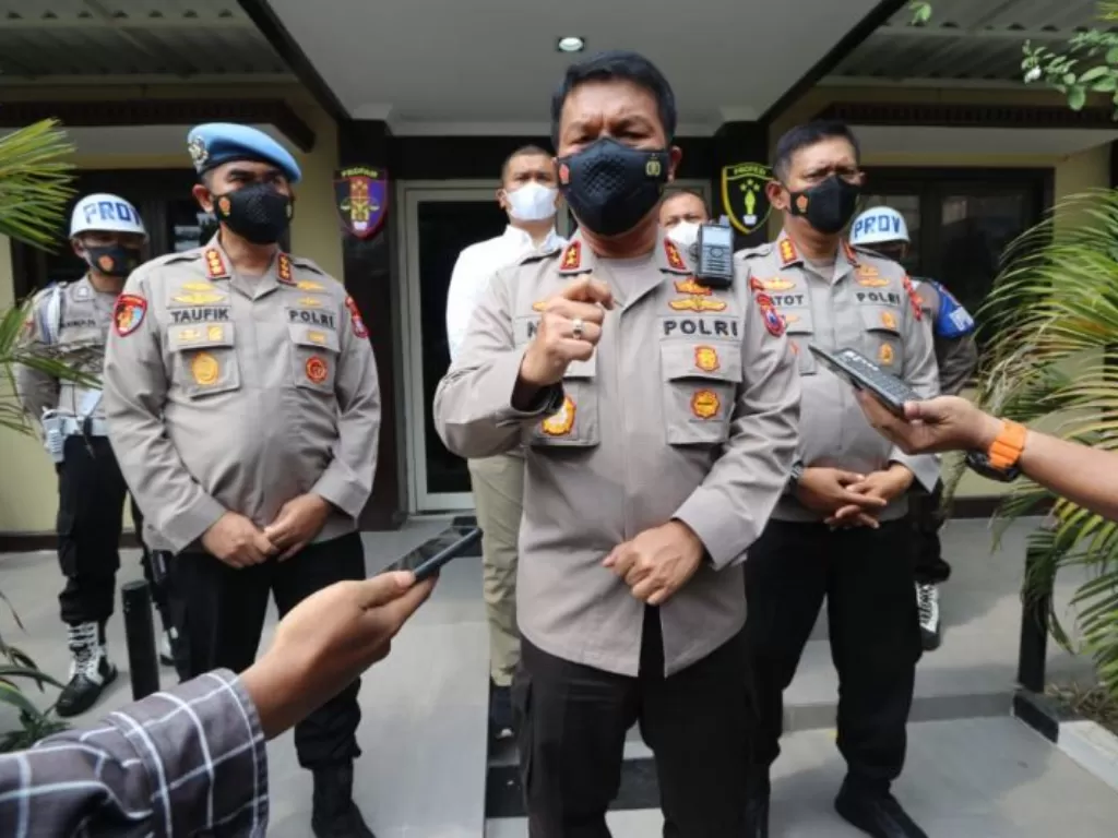 Kapolda Jatim Irjen Pol Nico Afinta saat memberikan keterangan di Surabaya, Selasa (2/11/2021) terkait polisi nakal. (photo/ANTARA/HO-Bidhumas Polda Jatim)