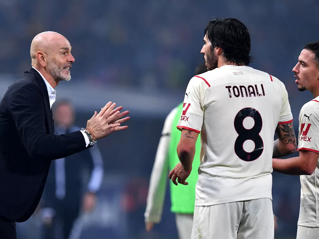 Pelatih AC Milan, Stefano Pioli. (photo/REUTERS/Jennifer Lorenzini)