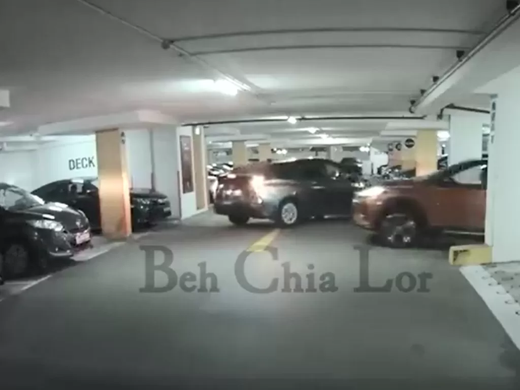 Pengendara Nissan Kicks yang dapatkan karma usai rebut tempat parkir (Source: Reddit - u/TheRookieGetsACookie)