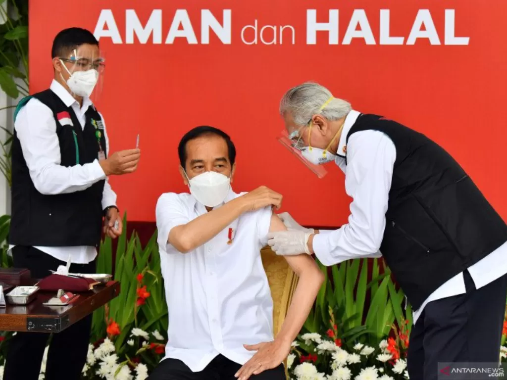 Presiden Jokowi disuntik vaksin Covid-19 (ANTARA FOTO/HO/Setpres-Agus Suparto)