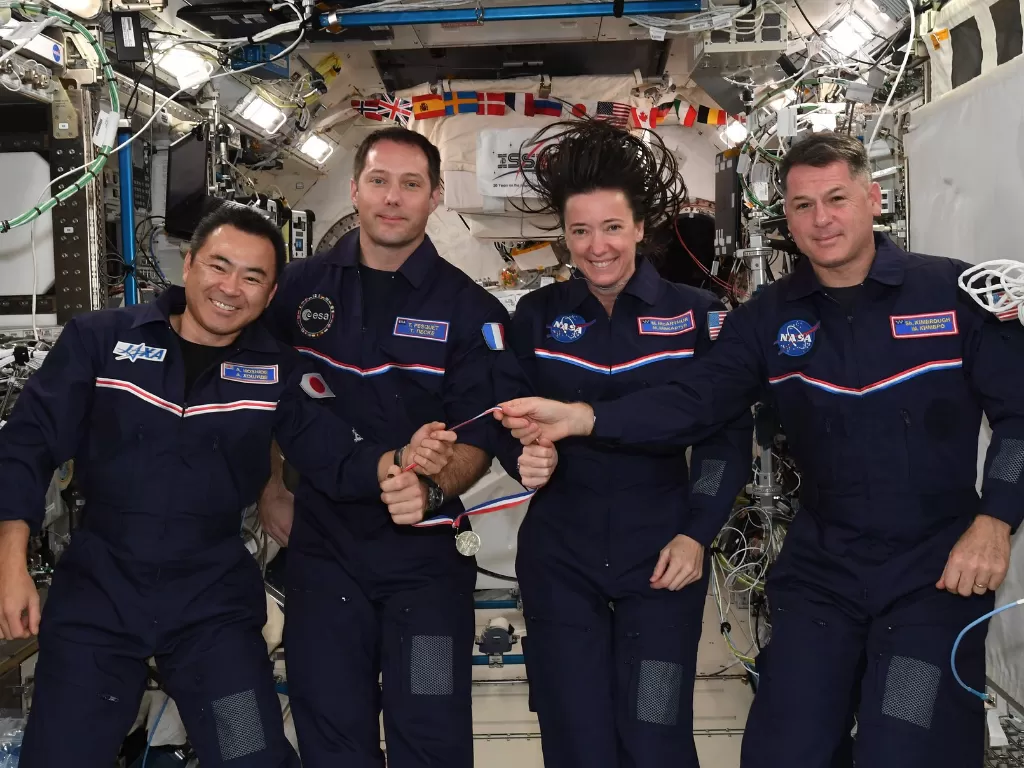 Keempat Astronot terpaksa pakai popok selama 20 jam untuk kembali ke Bumi. (Photo/NASA)