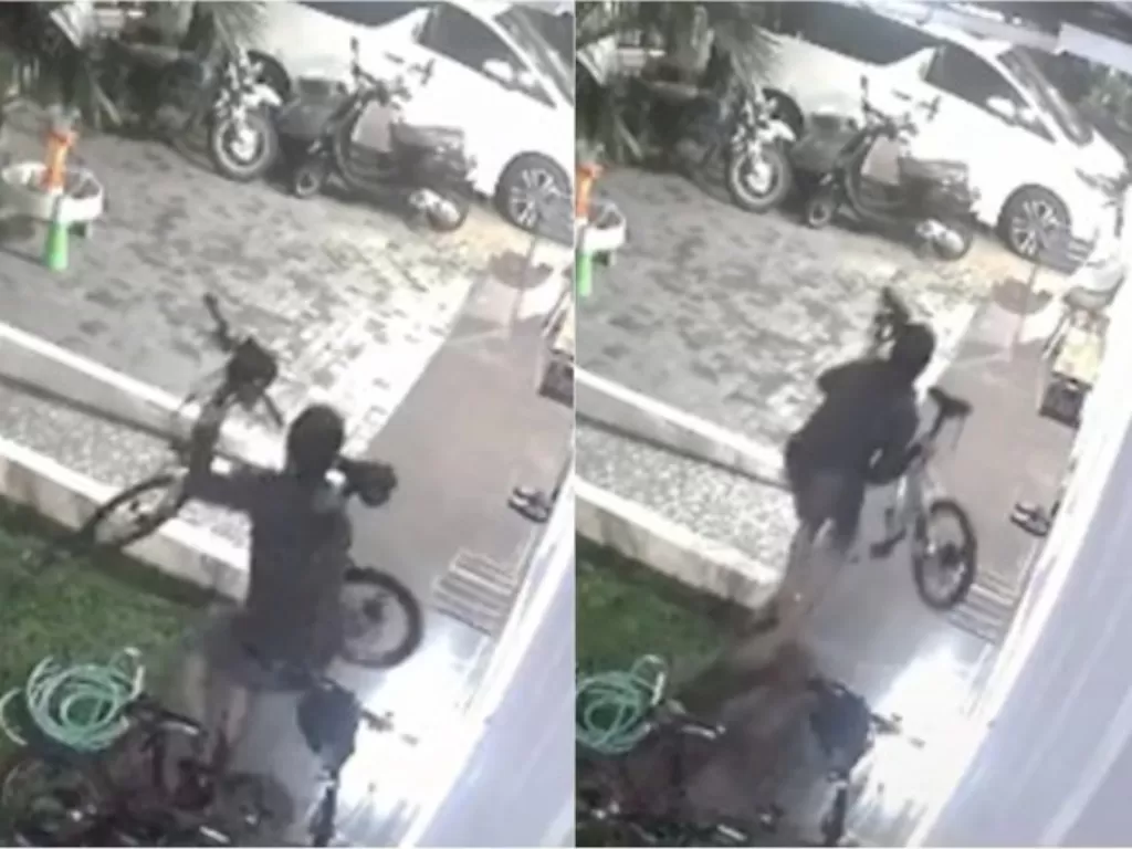 Aksi pria mencuri sepeda di kediaman Arief Muhammad, Senin (8/11/2021) (Instagram/ariefmuhammad)