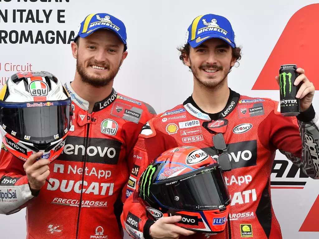 Pembalap MotoGP dari tim Ducati Lenovo, Jack Miller dan Francesco Bagnaia (photo/REUTERS/Jennifer Lorenzini)