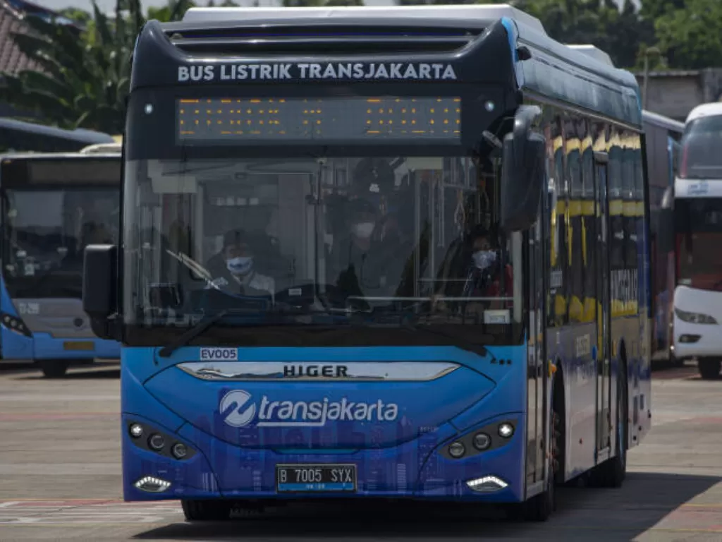 Bus listrik Transjakarta. (ANTARA FOTO/Aditya Pradana Putra)