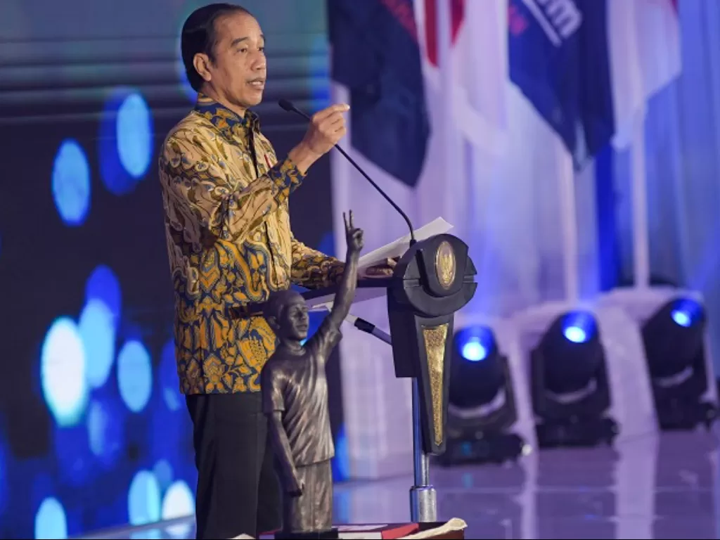 Presiden Joko Widodo memberikan sambutan saat peringatan HUT ke-10 Partai NasDem. (ANTARA FOTO/Galih Pradipta)