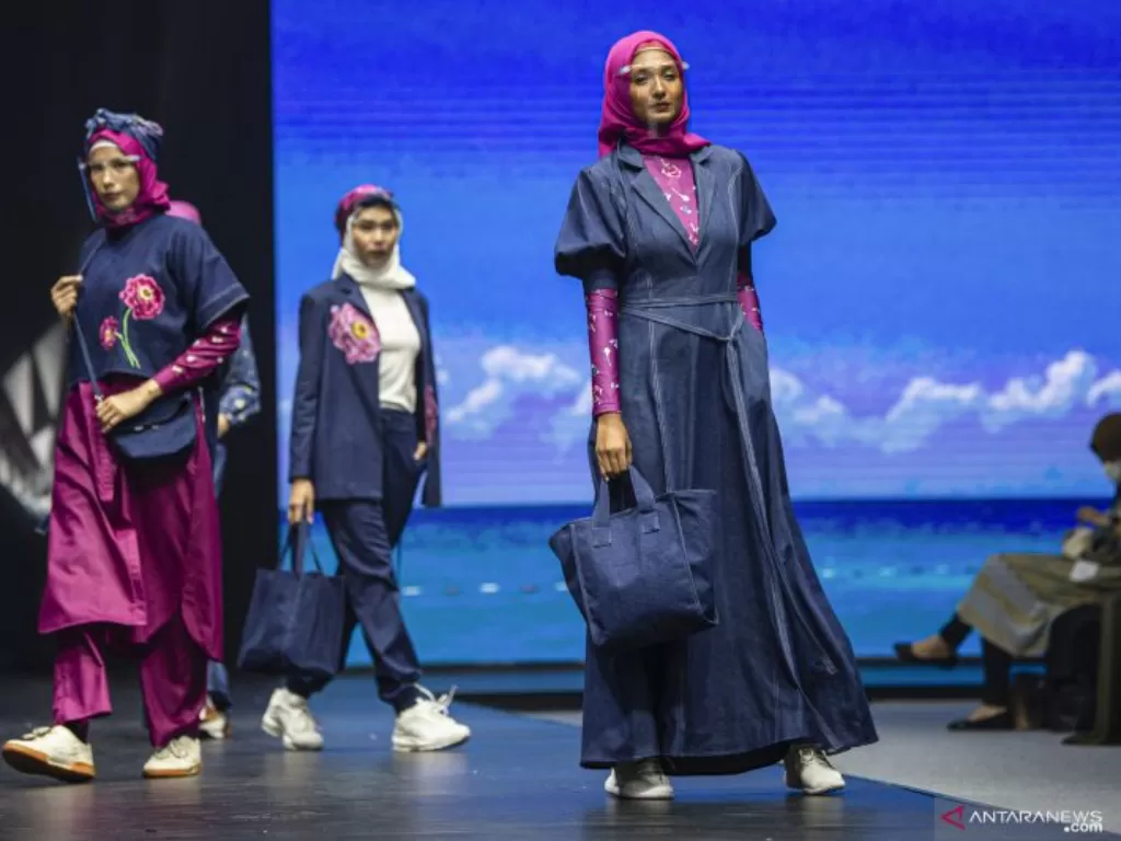 Ilustrasi pertunjukan fashion busana Muslim.  (ANTARA FOTO/M Risyal Hidayat).
