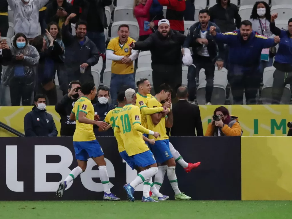 Brasil merayakan gol yang dicetak Lucas Paqueta (REUTERS/Amanda Perobelli)