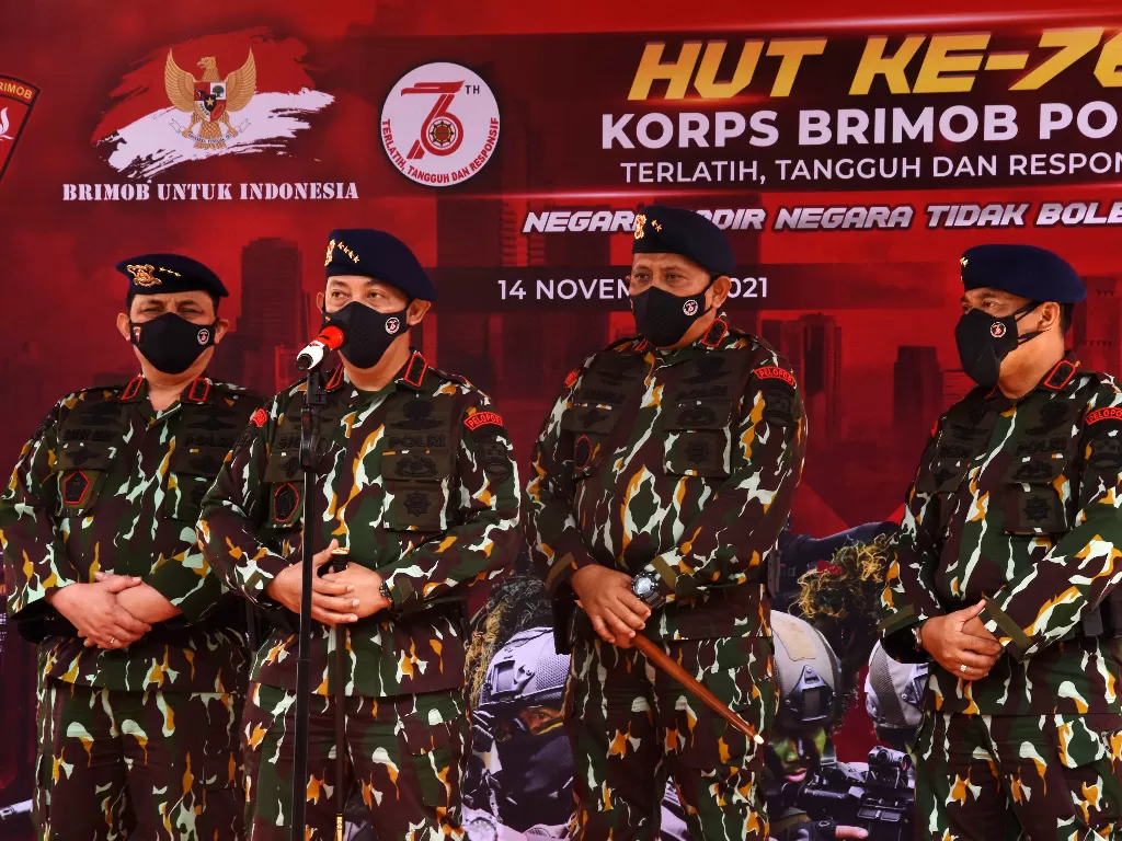 Kapolri Jenderal Pol Listyo Sigit Prabowo saat memberikan keterangan pers pada peringatan HUT ke-76 Korps Brimob Polri di Mako Brimob, Kelapa Dua, Depok, Jawa Barat, Minggu (14/11/2021).  (photo/ANTARA FOTO/Indrianto Eko Suwarso)