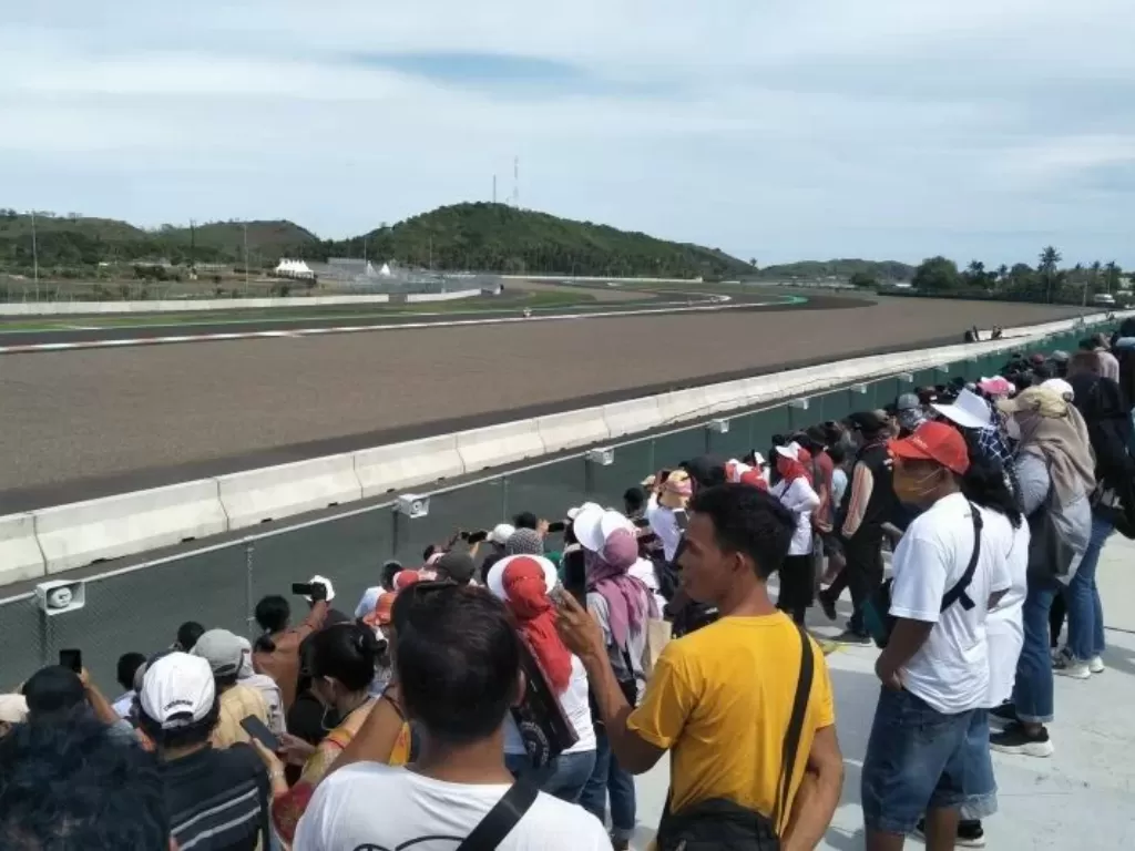 Penonton balapan di Sirkuit Mandalika (ANTARA/HO)