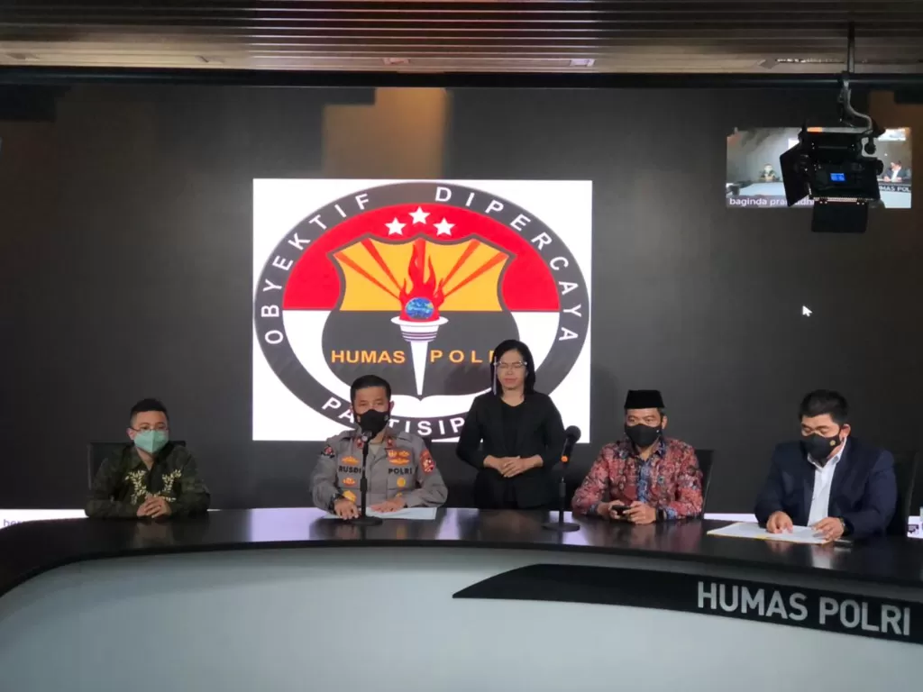 Konferensi pers Polri-MUI soal penangkapan teroris anggota MUI di Mabes Polri, Jakarta. (INDOZONE/Samsudhuha Wildansyah)