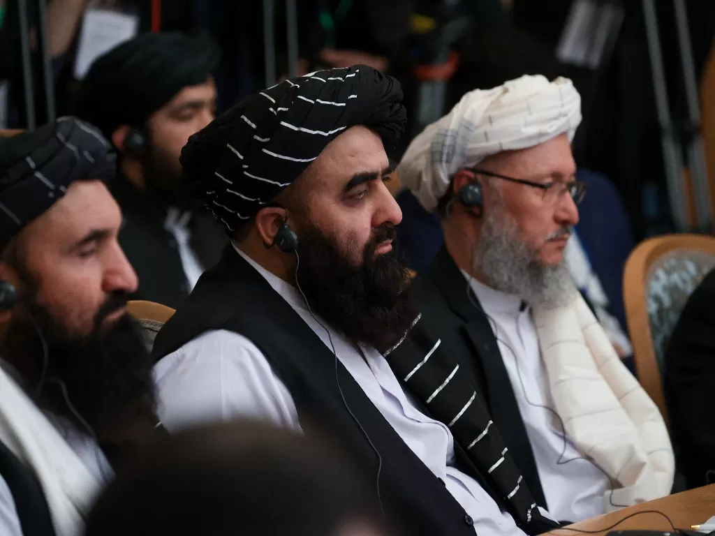 Perwakilan delegasi Taliban, termasuk ketua Abdul Salam Hanafi dan penjabat Menteri Luar Negeri Afghanistan Amir Khan Muttaqi. (REUTERS/Kementerian Luar Negeri Rusia)