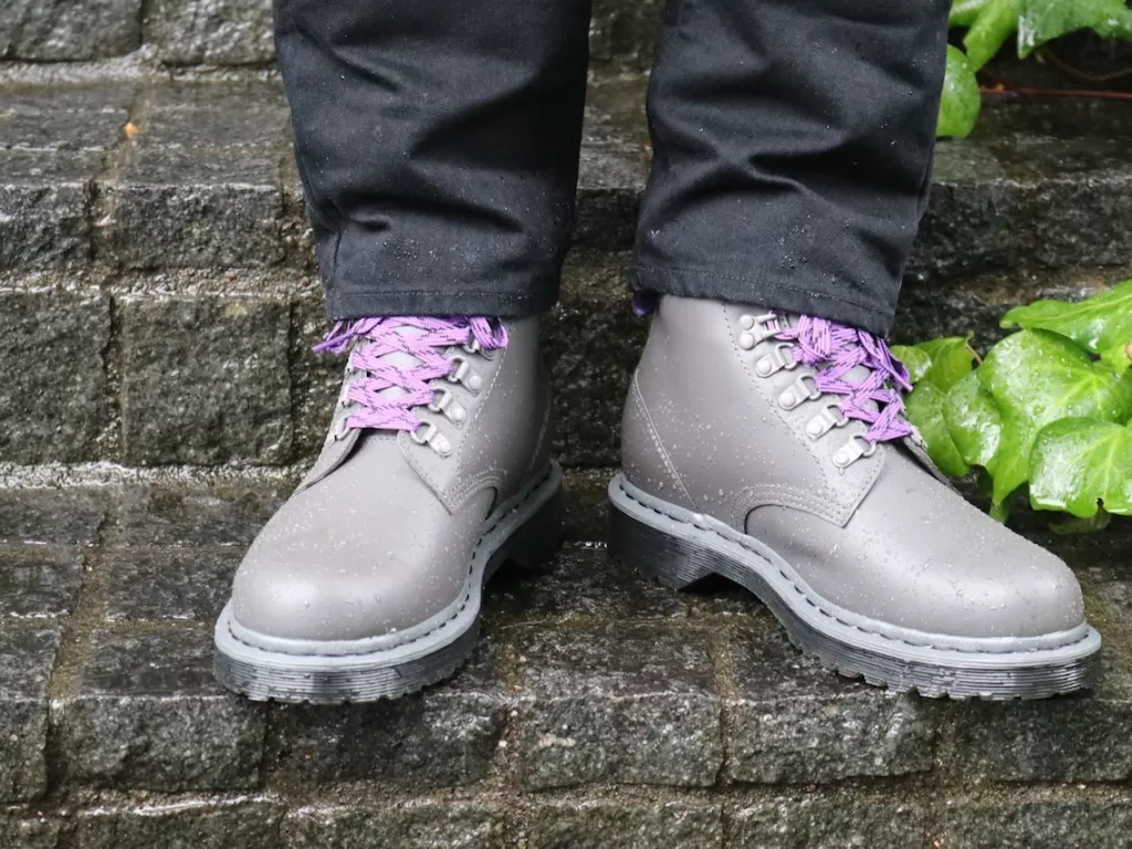 Produk sepatu baru Dr. Martens dengan The North Face Purple Label. (photo/Dok. The North Face Purple Label)