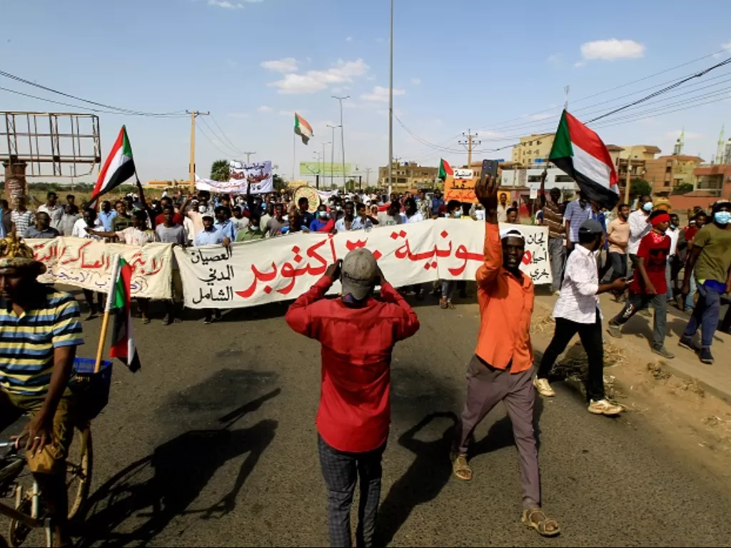 Unjuk rasa di Sudan. (REUTERS/Mohamed Nureldin)
