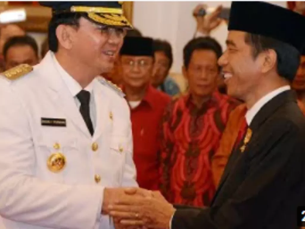 Presiden Jokowi melantik Basuki Tjahaja Purnama atau Ahok  sebagai Gubernur DKI Jakarta sisa masa jabatan 2012-2017. di Istana Negara, Jakarta, pada Rabu (19/11/2014). (YouTube)