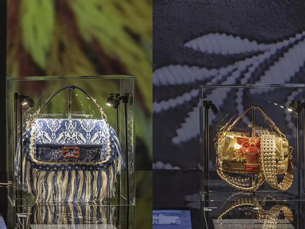 Koleksi tas Fendi yang dipamerkan di pameran 'Hand in Hand'. (photo/Dok. Fendi)