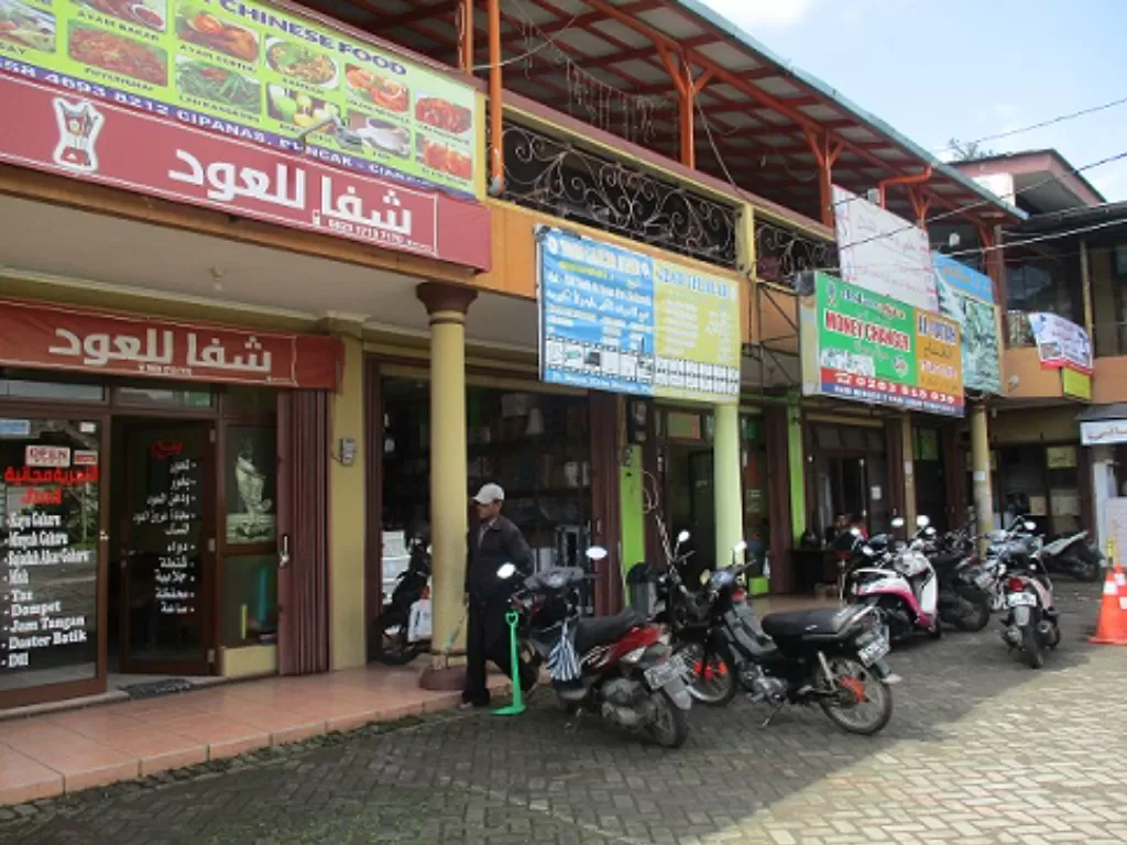 Pertokoan di Kampung Arab, Cianjur, Jawa Barat (Travelplusindonesia.blogspot.com)