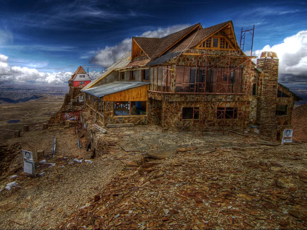 Lokasi wisata ski Chacaltaya di Bolivia yang berubah drastis akibat perubahan iklim. (Photo/Wikipedia)
