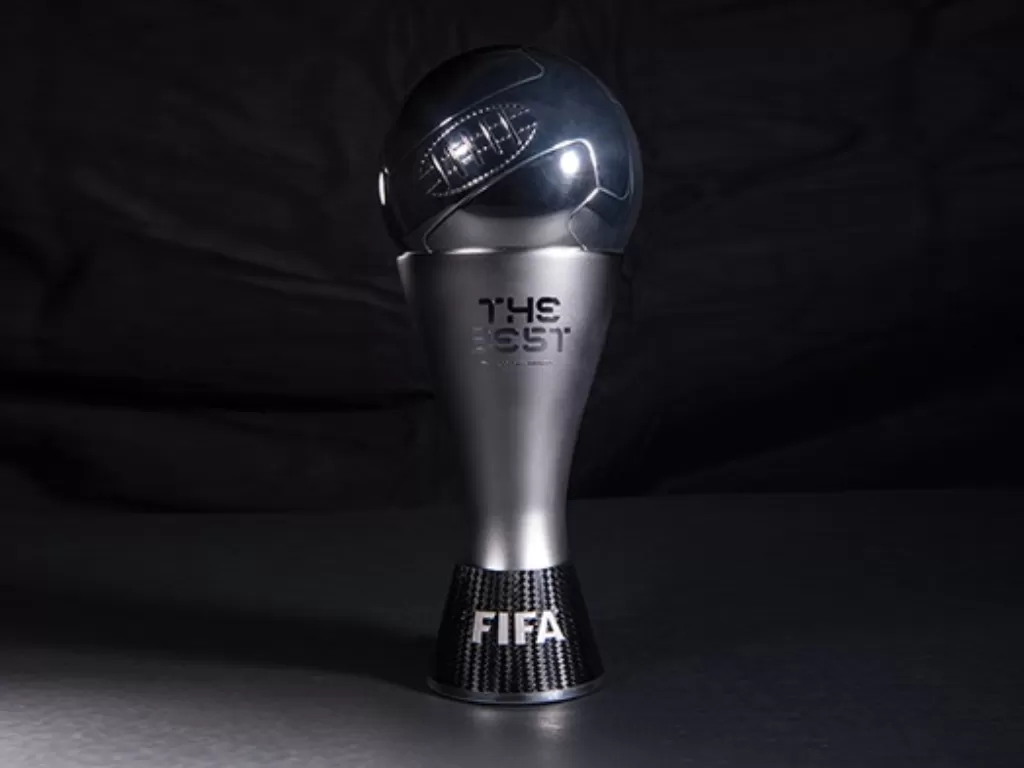 Trofi penghargaan The Best FIFA. (fifa.com)