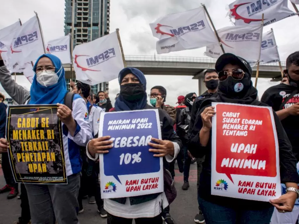 Aksi protes para buruh di Jakarta. (ANTARA FOTO/Aprillio Akbar)