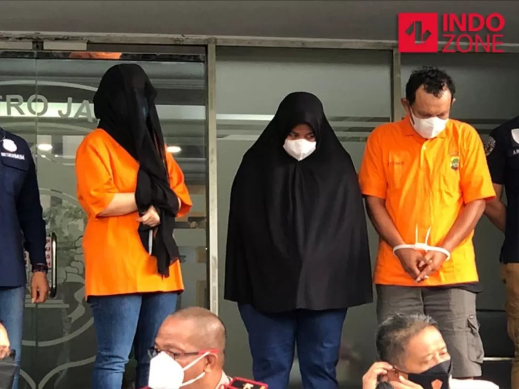 Para tersangka kasus mafia tanah di Mapolda Metro Jaya, Jakarta. (INDOZONE/Samsudhuha Wildansyah)