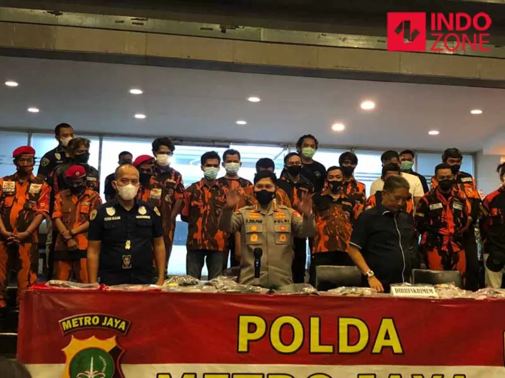 Konferensi pers Polda Metro kasus ricuh demo ormas Pemuda Pancasila (PP) di Mapolda Metro Jaya, Jakarta. (INDOZONE/Samsudhuha Wildansyah).