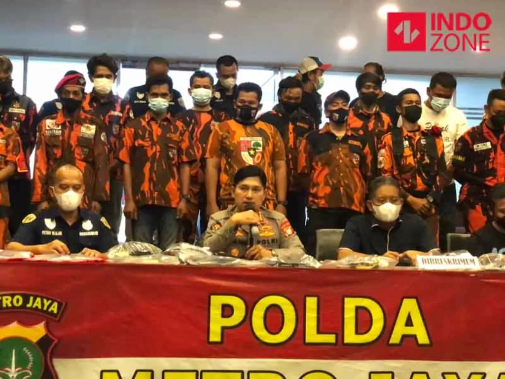 Konferensi pers Polda Metro kasus ricuh demo ormas Pemuda Pancasila (PP) di Mapolda Metro Jaya, Jakarta. (INDOZONE/Samsudhuha Wildansyah).