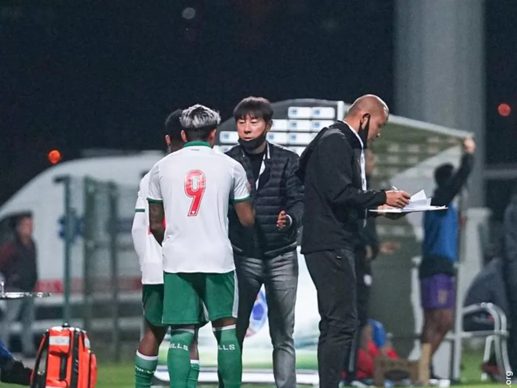 Pelatih timnas Indonesia, Shin Tae-yong dan pemain di laga kontra Myanmar, Kamis (25/11/2021) (Instagram/@pssi)