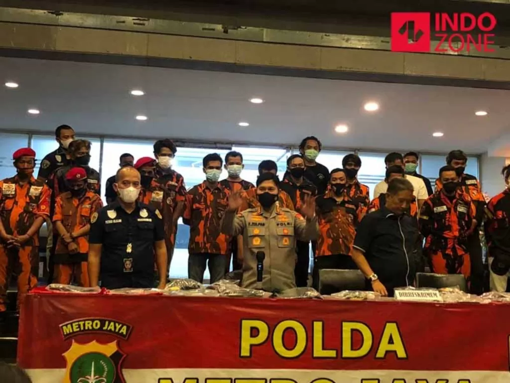Konferensi pers Polda Metro kasus ricuh demo ormas Pemuda Pancasila (PP) di Mapolda Metro Jaya, Jakarta. (INDOZONE/Samsudhuha Wildansyah)
