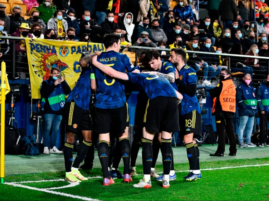 Pemain MU merayakan kemenangan atas Villarreal di ajang Liga Champions 2021-2022. (REUTERS/Pablo Morano)
