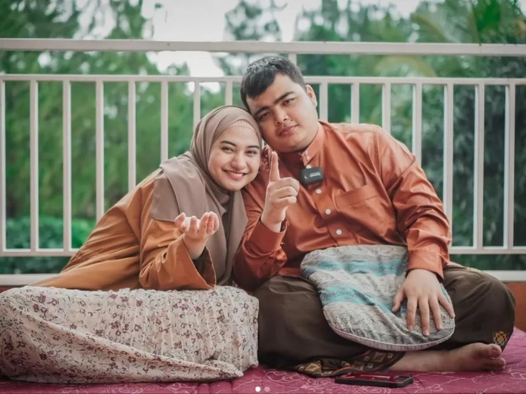 Ameer Azzikra dan istri. (Instagram/ameer_azzikra)