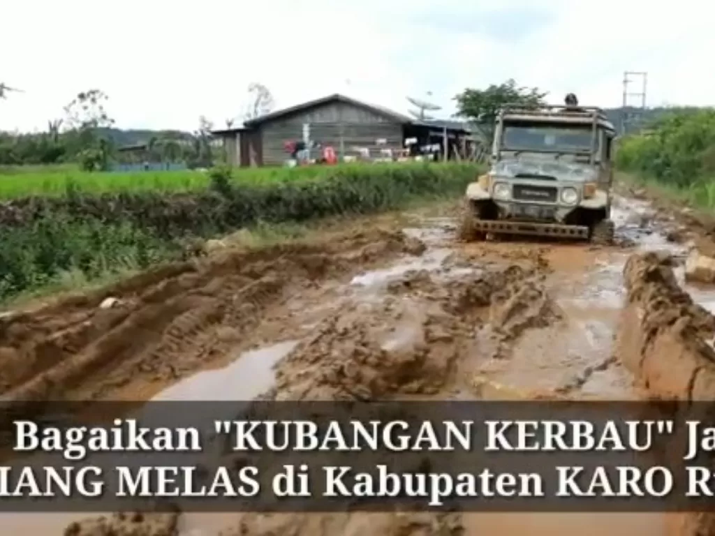 Kondisi Jalan di salah satu Desa yang ada di Kabupaten Karo. (Foto/Istimewa).