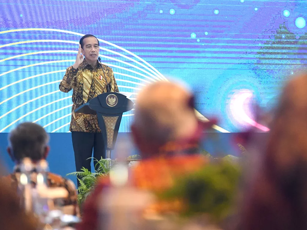 Presiden Joko Widodo menyampaikan pidato pada Pertemuan Tahunan Bank Indonesia (BI) 2021 di Jakarta, Rabu (24/11/2021). (ANTARA FOTO/HO/ BPMI Setpres/Lukas/aww)