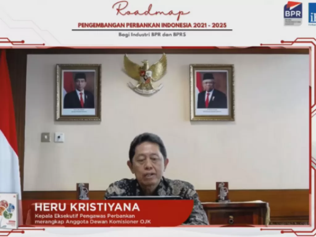 Kepala Eksekutif Pengawas Perbankan Otoritas Jasa Keuangan (OJK) Heru Kristiyana dalam Launching Roadmap Pengembangan Industri BPR dan BPRS 2021-2025 di Jakarta, Selasa (30/11/2021). (ANTARA/Agatha Olivia)