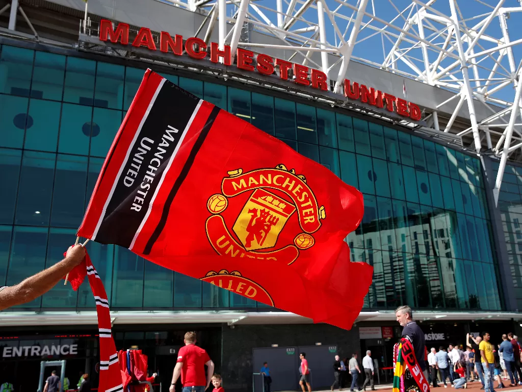 Bendera Manchester United (REUTERS/Paul Childs)