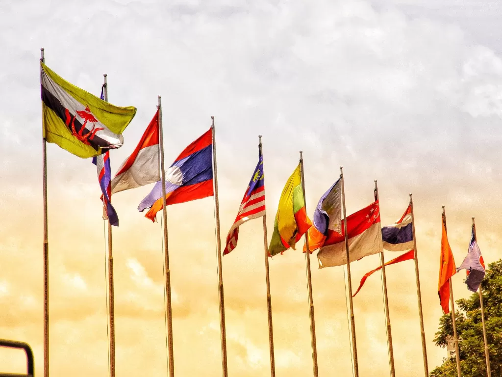 Ilustrasi bendera negara-negara agggota ASEAN (photo/pixabay/nguyenthuantien)
