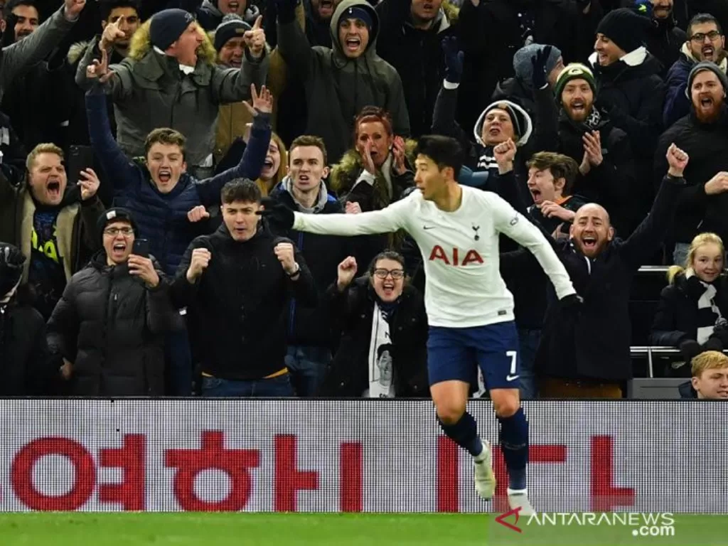 Penyerang Tottenham Hotspur, Son Heung-min merayakan gol yang dicetaknya ke gawang Brentford (ANTARA/REUTERS/Dylan Martinez)