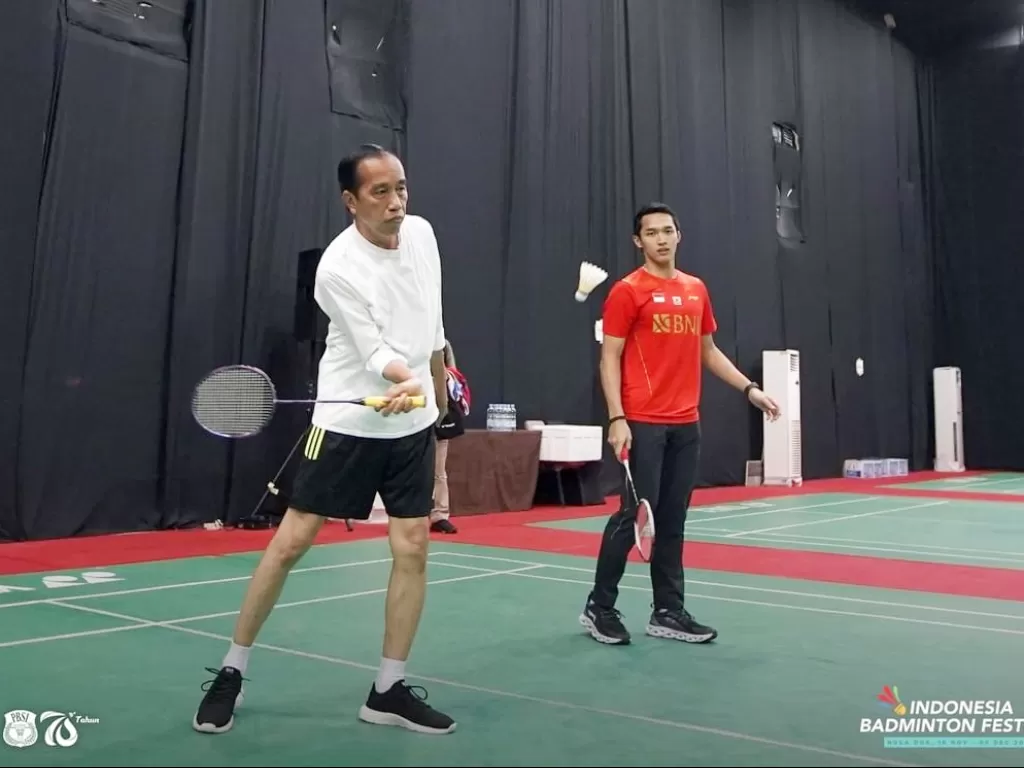 Presiden Jokowi dan atlet Jonatan Christie (Instagram/badminton.ina)