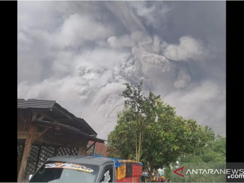 Erupsi Gunung Semeru dari Desa Oro-oro Ombo, Kecamatan Pronojiwo (ANTARA/HO-warga Desa Oro-oro Ombo)