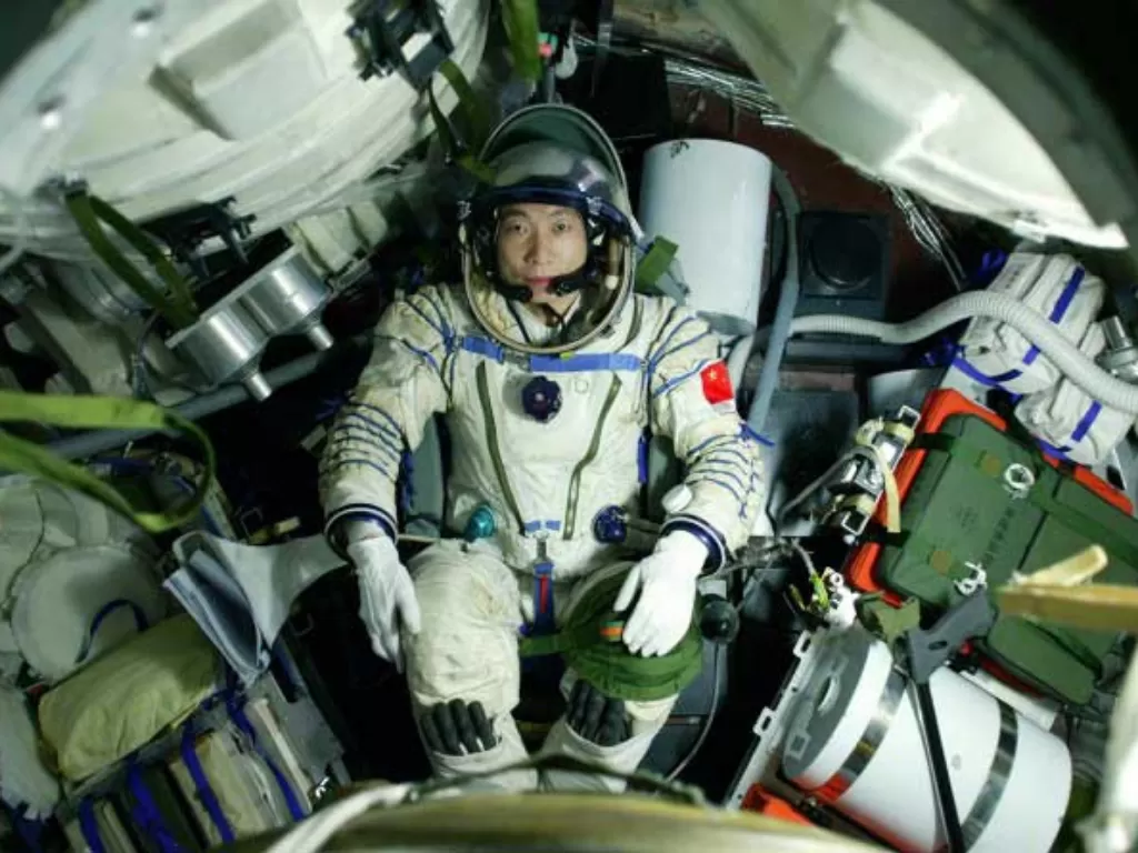 Astronot Yang Liwei, astronot China pertama yang ke luar angkasa. (National Geographic)