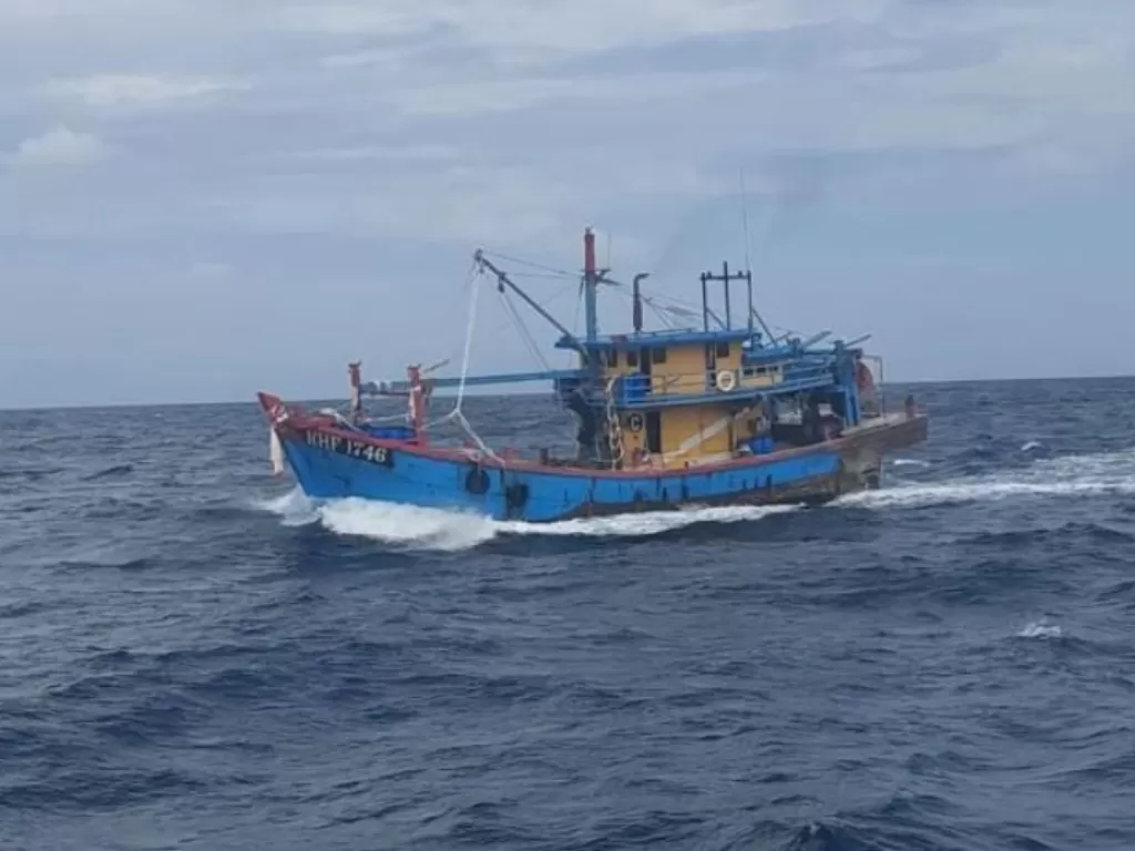 Kapal ikan yang ditangkap petugas Pengawasan Sumber Daya Kelautan dan Perikanan. (ANTARA/HO-KKP)