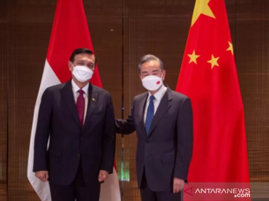 Menteri Luhut Binsar Pandjaitan bertemu Menlu China Wang Yi (ANTARA/HO-CRI)