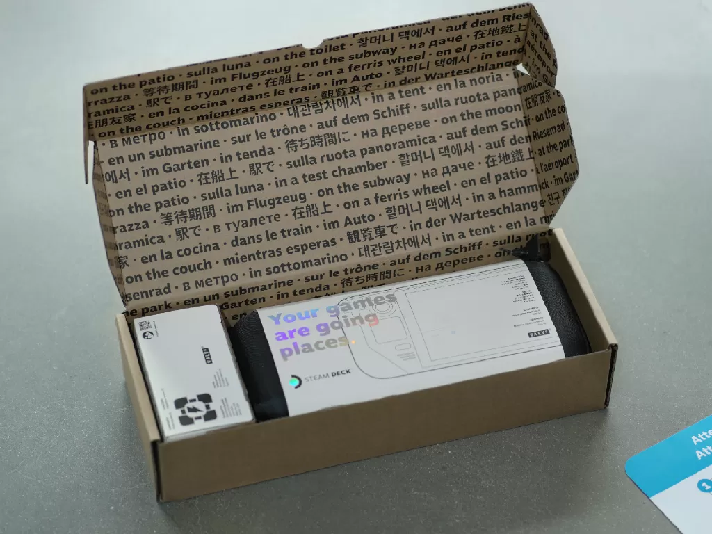 Tampilan packaging dari PC gaming handheld buatan Valve, Steam Deck (photo/Valve)