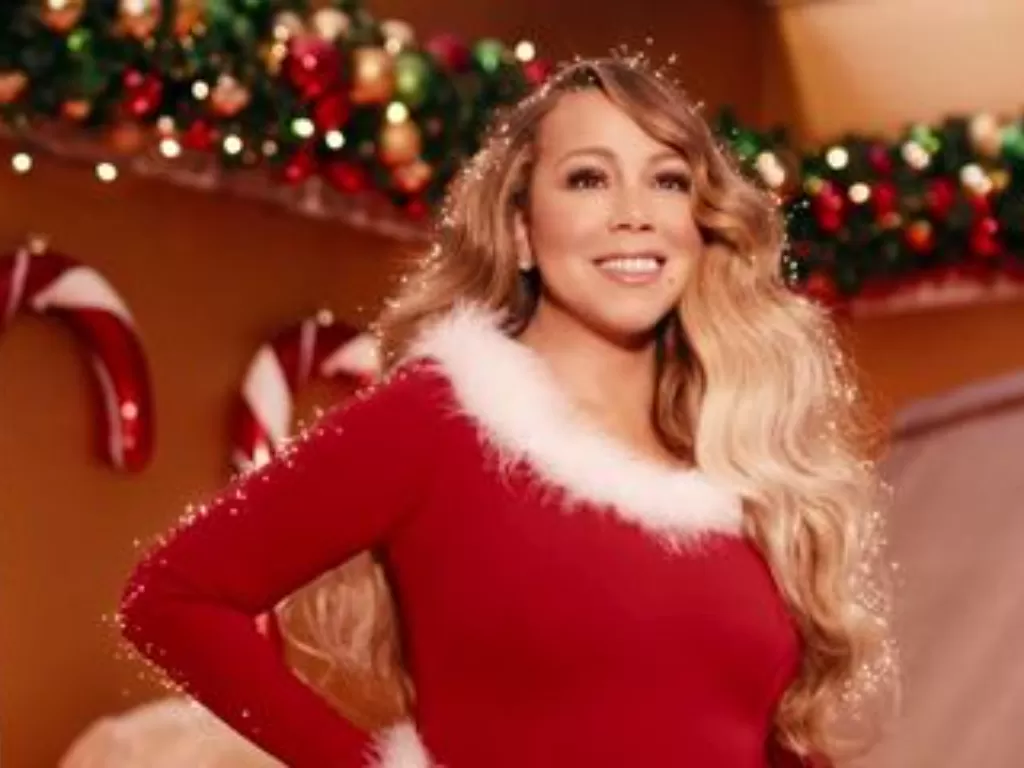 Mariah Carey dalam video musik All I Want For Christmas is You (Istimewa)